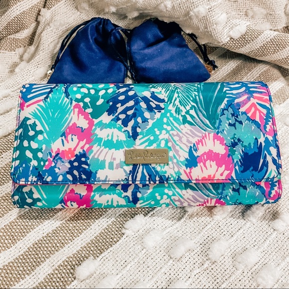 Lilly Pulitzer Travel Clutch - Picture 1 of 3